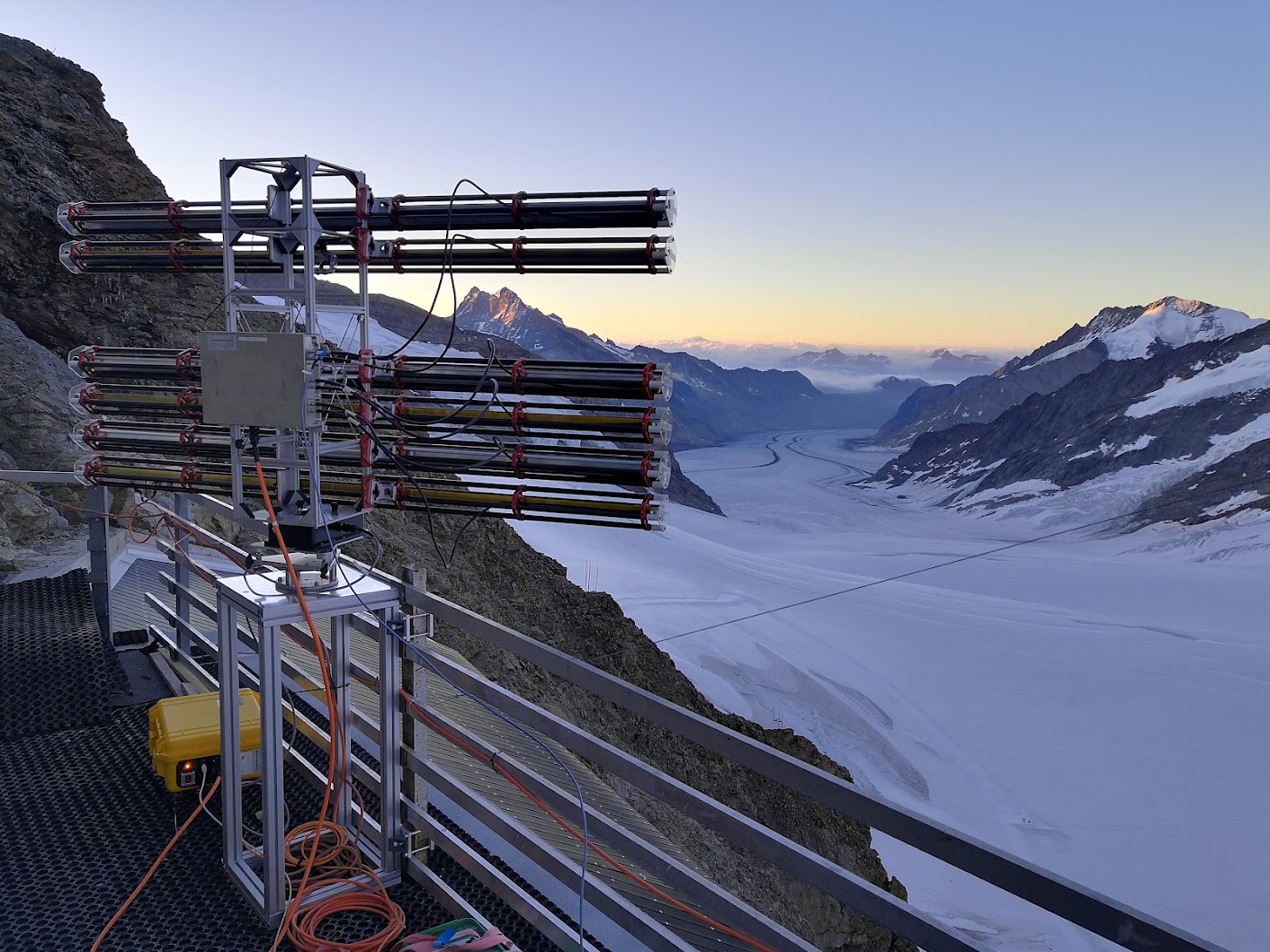 Enlarged view: KAPRI radar instrument observing the Aletsch Glacier