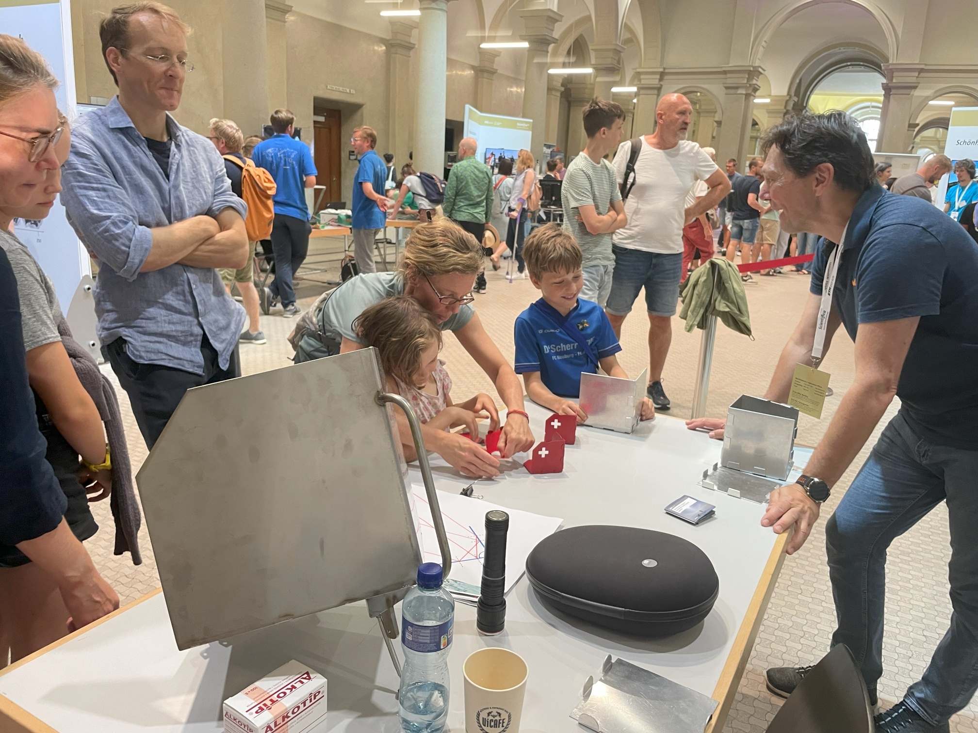 Enlarged view: Demonstration of ETH-patented assembly principle of corner reflectors, shown to visitors under guidance of its inventor Cornelius Senn.