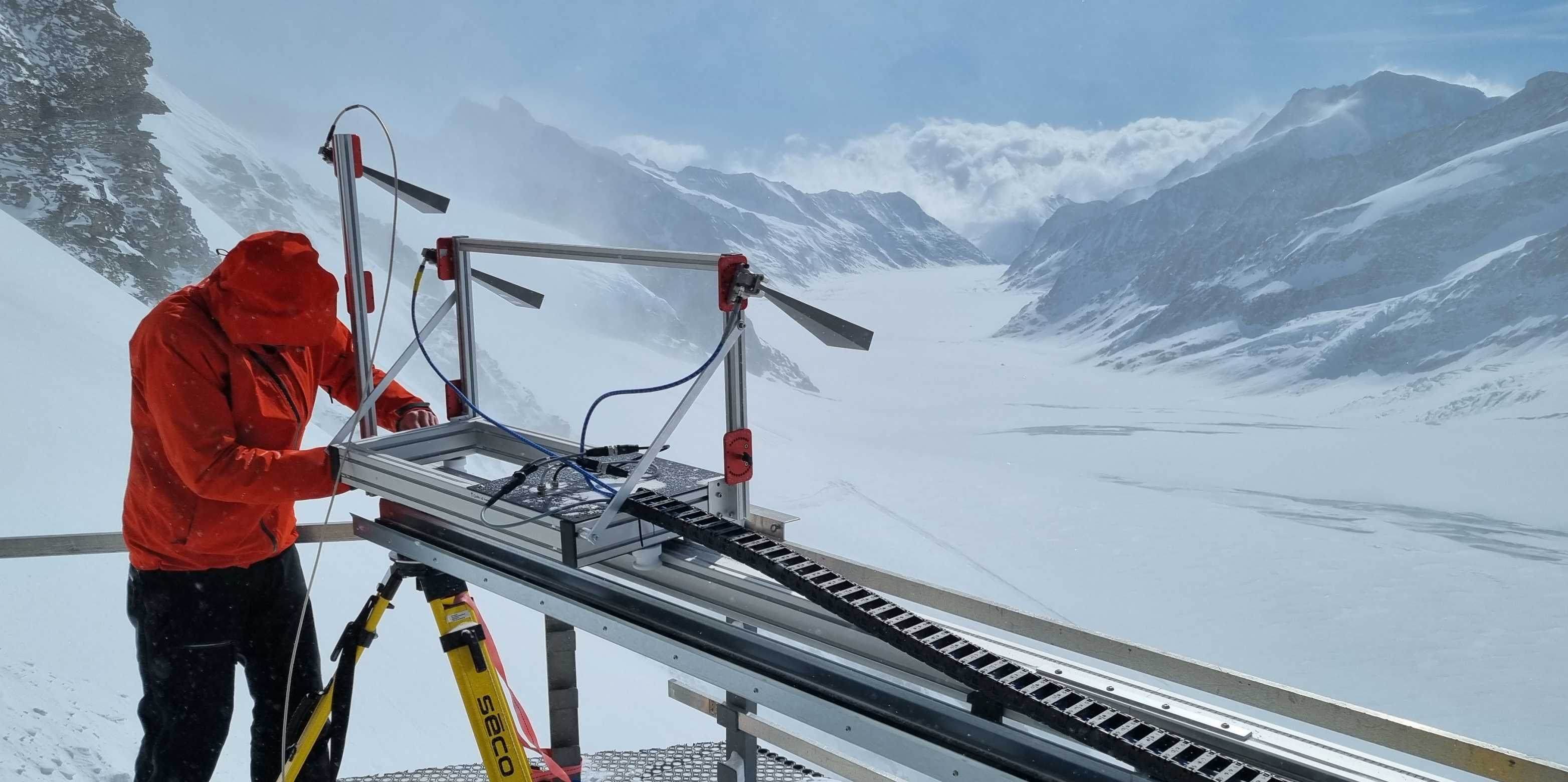 EO team member Michael Arnold assembling the experimental radar system at the High Altitude Research Station Jungfraujoch.