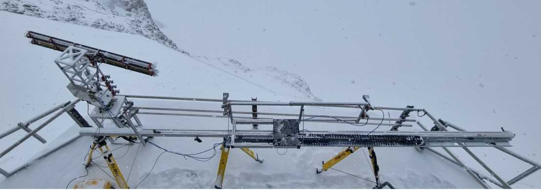 Enlarged view: Experimental radar system KAPRI operating during snowfall at HFSJG.